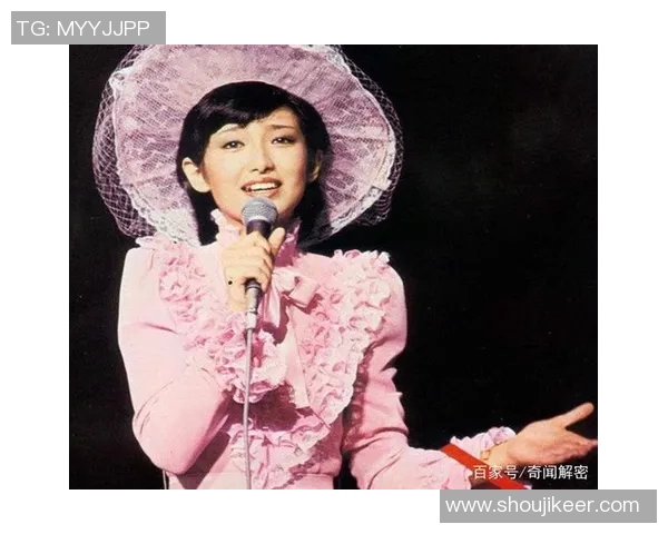 日韩足球明星的女友们美丽瞬间大集合，见证爱情与运动的完美结合