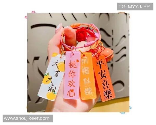 书包上的钥匙扣与足球明星的梦想之旅